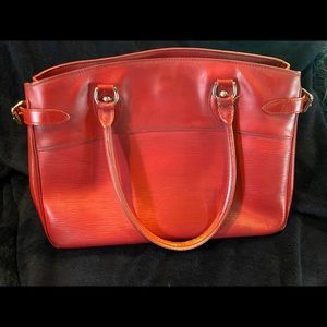 Authentic Louis Vuitton Epi Passy GM shoulder bag in Rouge